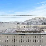 With Sea View, Boathouse, Garage And Boat Quarto em Acomodações Particulares Kvalsund