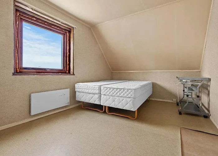 Quarto em Acomodações Particulares With Sea View, Boathouse, Garage And Boat Kvalsund