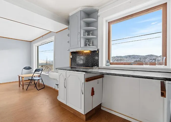 Séjour chez l'habitant With Sea View, Boathouse, Garage And Boat Kvalsund